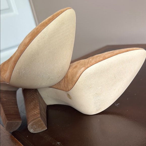 BCBGeneration Tan Suede Pointed-Toe Heels Size 8M - Picture 3 of 3